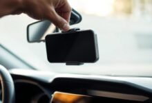 Pasang iPhone di Mobil